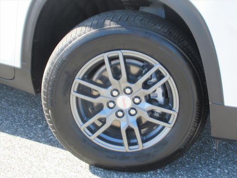 Used 2025 GMC Acadia Elevation image 6