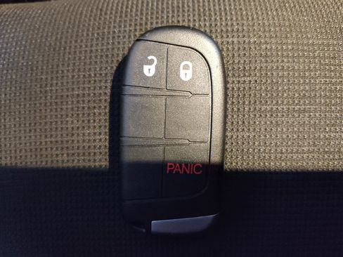Used 2017 Jeep Grand Cherokee Laredo RWD image 32