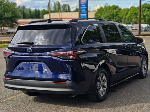Used 2023 Toyota Sienna LE AWD/4WD image 7