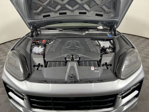 Certified 2026 Porsche Cayenne GTS AWD/4WD image 22