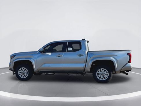 Certified 2025 Toyota Tacoma SR5 AWD/4WD image 5
