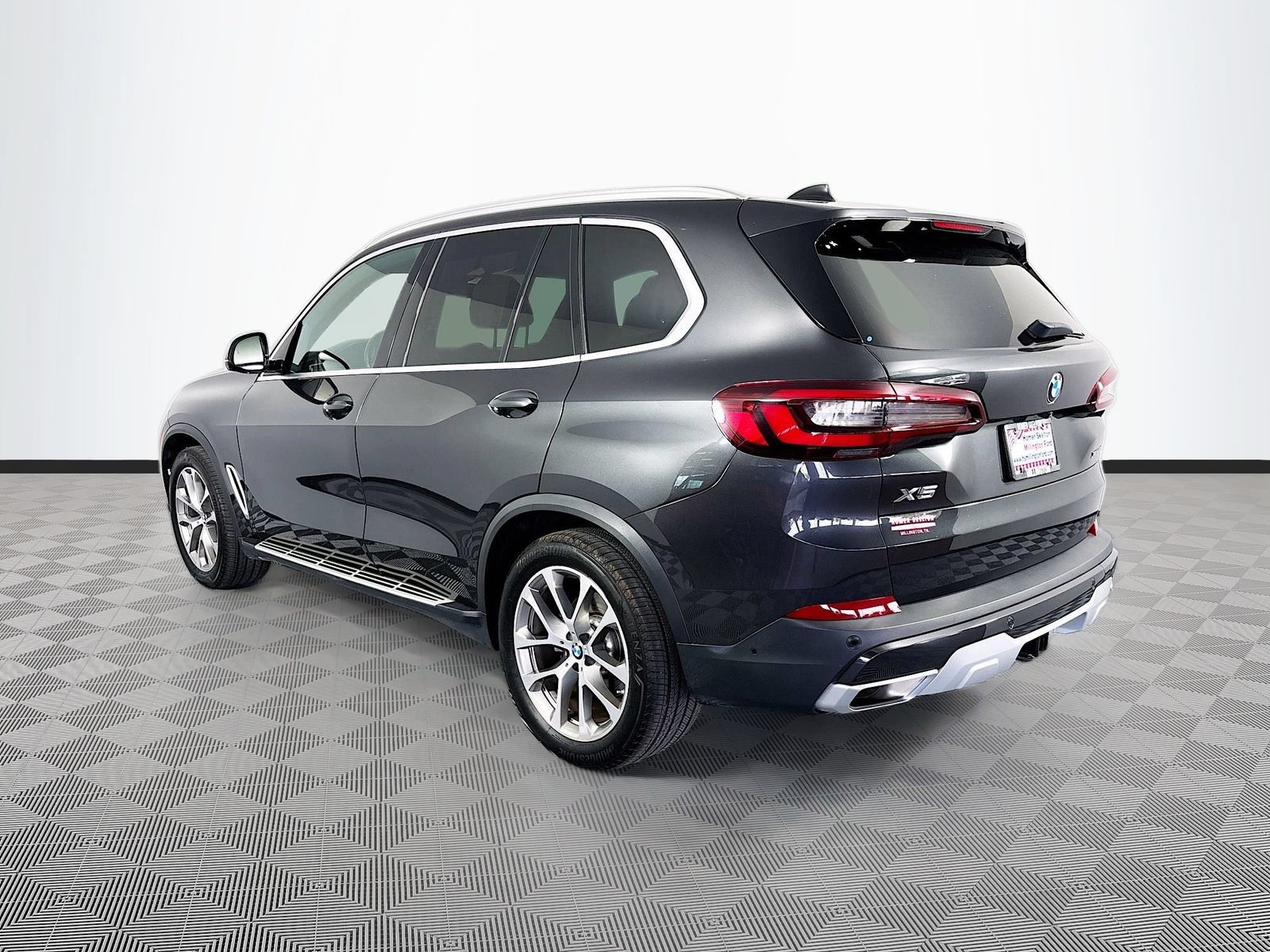 Used 2023 BMW X5 xDrive40i w/ Parking Assistance Package AWD/4WD image 5
