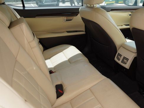 Used 2017 Lexus ES 350 w/ Luxury Package FWD image 12