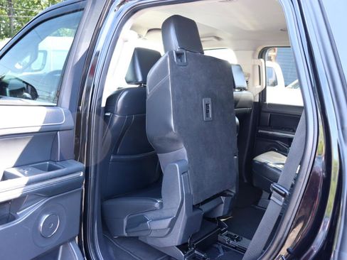Used 2024 Ford Expedition XLT AWD/4WD image 26