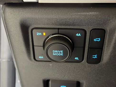 Used 2025 Ford Expedition Active AWD/4WD image 33