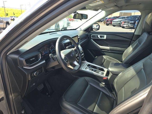 Used 2023 Ford Explorer XLT w/ Equipment Group 202A AWD/4WD image 10