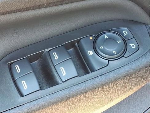 Used 2024 Chevrolet Equinox LT w/ LPO, Floor Liner Package FWD image 16
