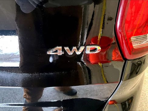 Used 2018 Ford Explorer XLT w/ XLT Appearance Package image 23