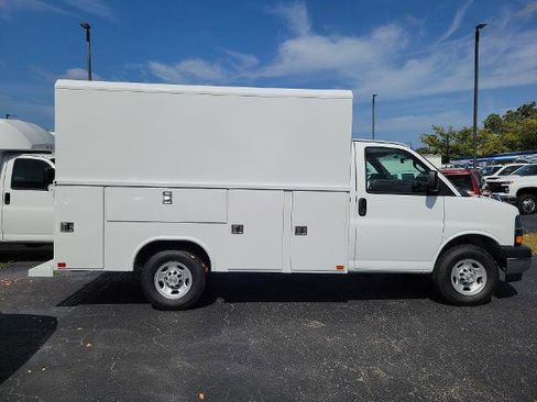 New 2025 Chevrolet Express 3500 w/ Power Convenience Package image 4