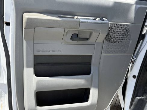 Used 2014 Ford E-250 and Econoline 250 w/ Power Group RWD image 7