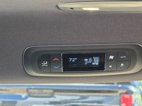 New 2026 Chrysler Pacifica Select image 19