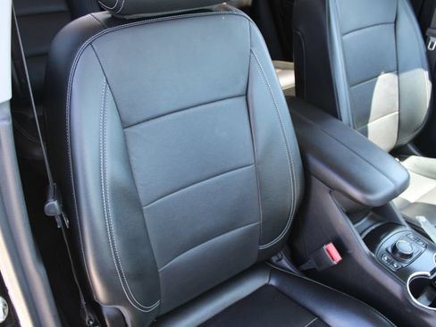 Used 2024 GMC Terrain SLT FWD image 15