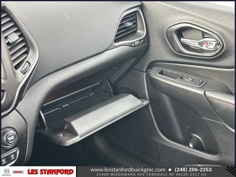 Used 2021 Jeep Cherokee Trailhawk AWD/4WD image 33