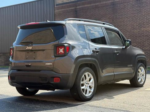 Used 2018 Jeep Renegade Latitude FWD image 9