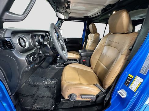 Used 2023 Jeep Wrangler Unlimited Sahara AWD/4WD image 13