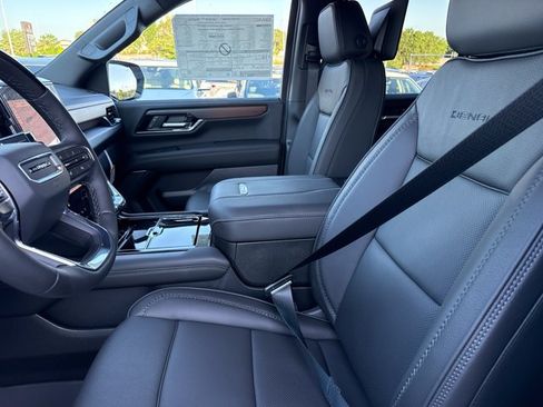 New 2026 GMC Yukon Denali w/ Denali Reserve Package AWD/4WD image 5