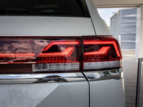 New 2026 Volkswagen Atlas SE FWD image 16