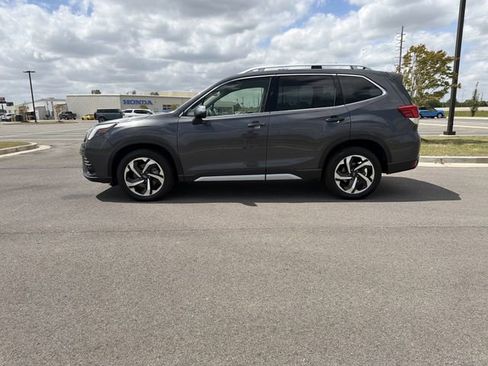 Used 2022 Subaru Forester Touring AWD/4WD image 2