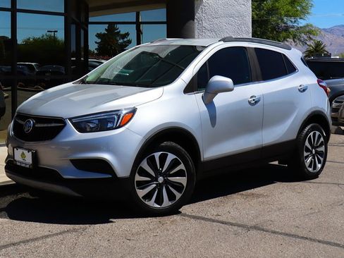 Used 2022 Buick Encore Preferred AWD/4WD image 2
