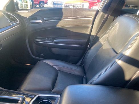 Used 2016 Chrysler 300 Limited image 25