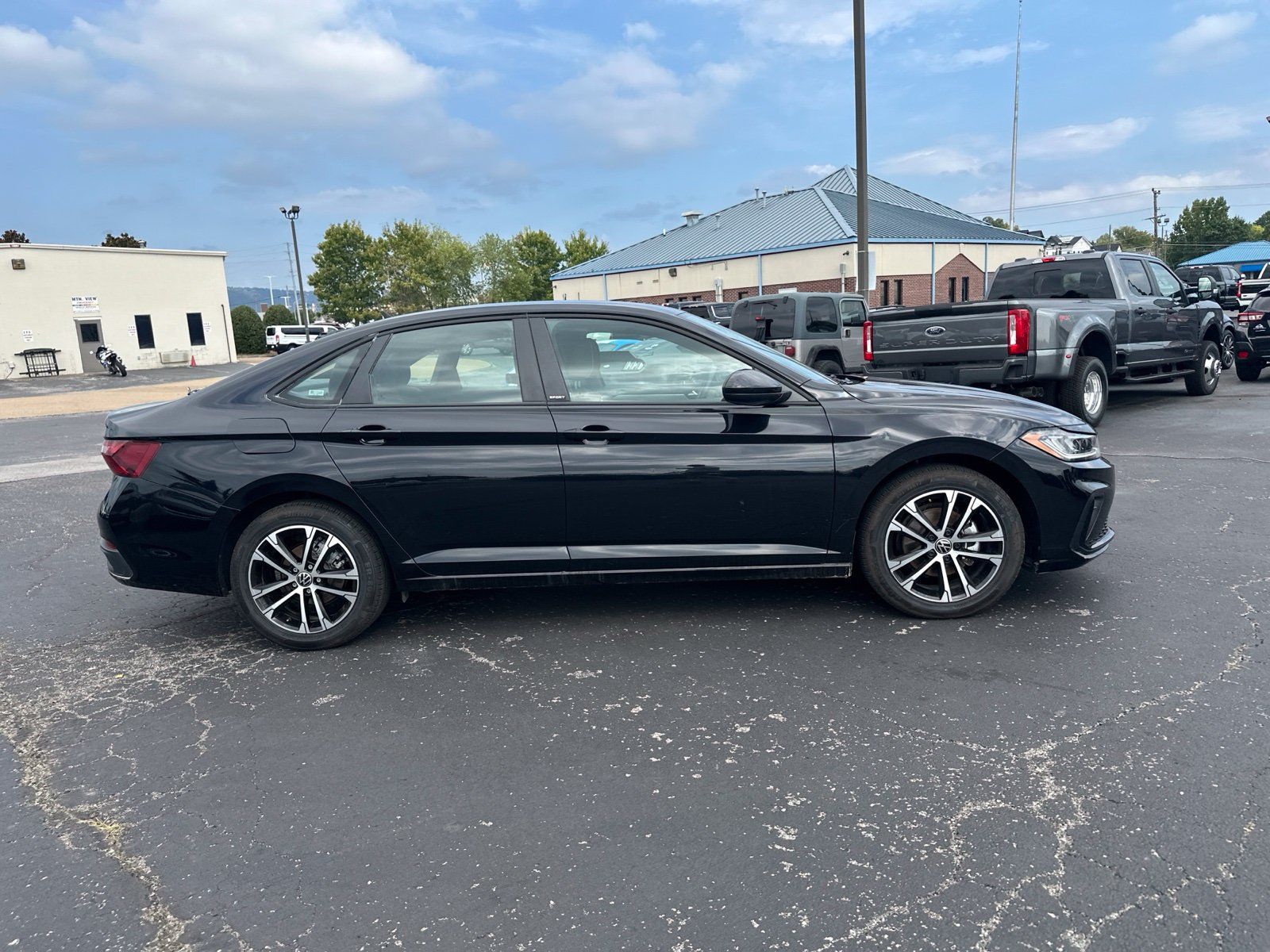 Used 2025 Volkswagen Jetta Sport FWD image 4