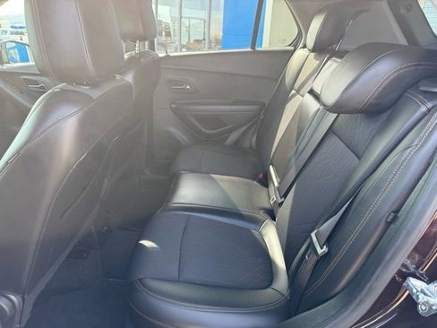 Used 2022 Chevrolet Trax LT w/ LT Convenience Package image 32