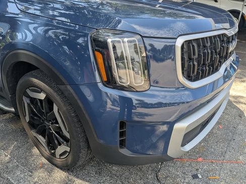 Used 2023 Kia Telluride EX w/ EX Captain's Chair Package FWD image 21