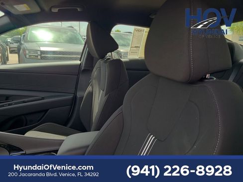 New 2025 Hyundai Elantra SEL image 11