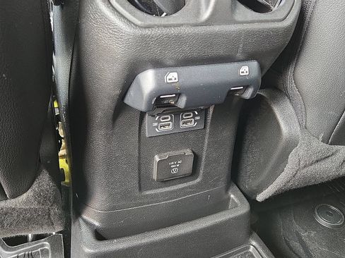 Used 2023 Jeep Wrangler Unlimited Sahara w/ Cold Weather Group AWD/4WD image 16