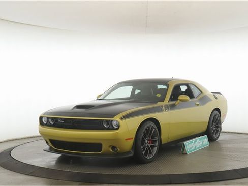 Used 2021 Dodge Challenger R/T w/ T/A Package image 10