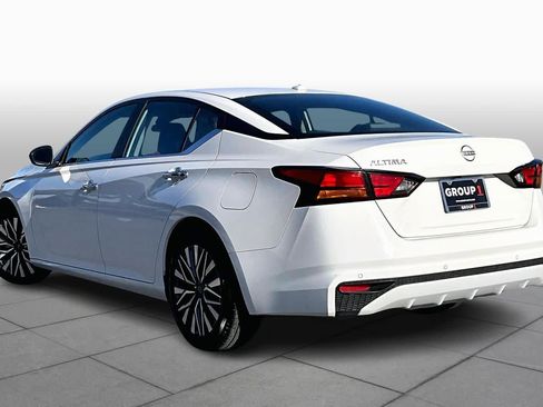 Used 2025 Nissan Altima 2.5 SV image 11