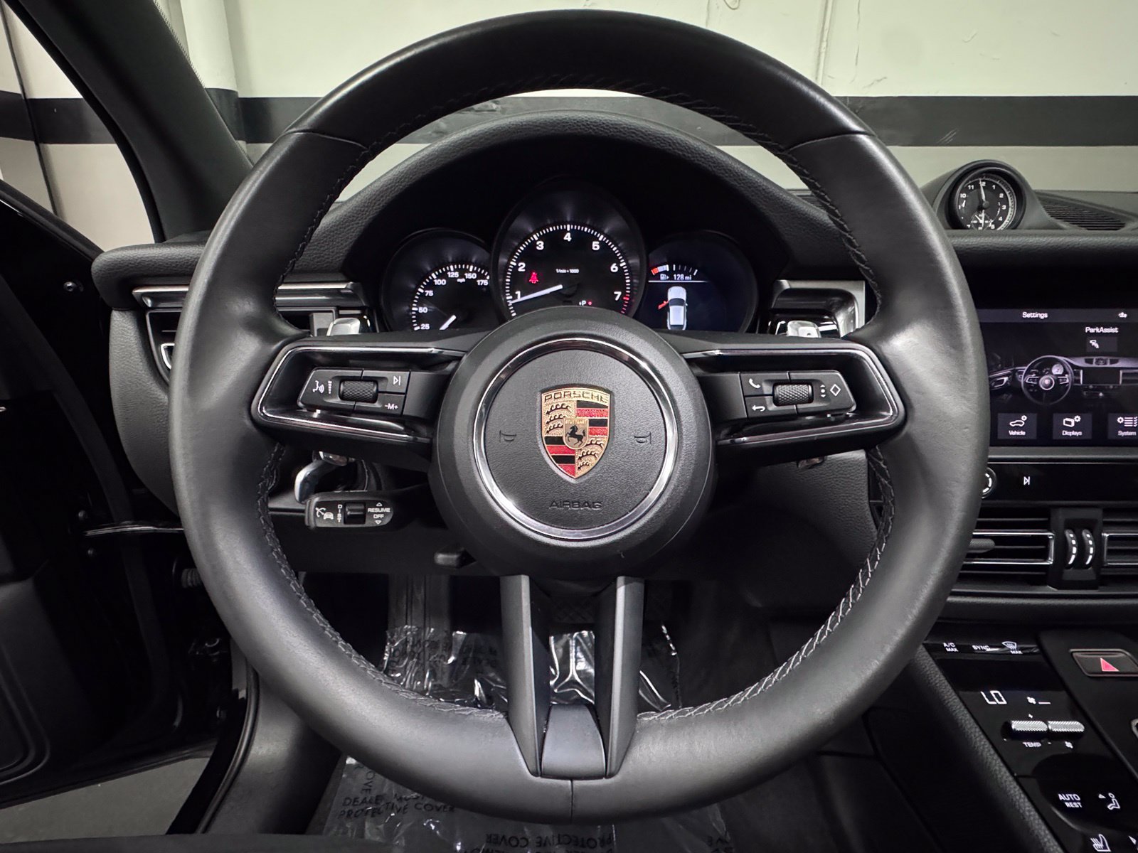 Used 2024 Porsche Macan AWD/4WD image 27