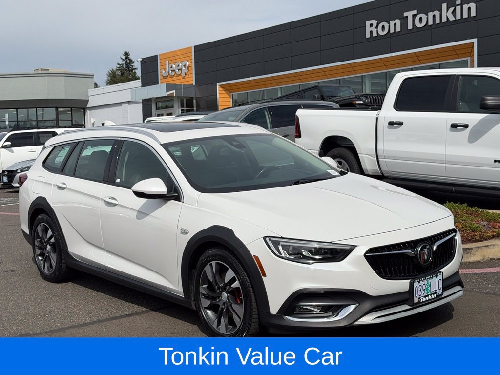 Used 2018 Buick Regal Essence w/ Driver Confidence Package #1 AWD/4WD image 1