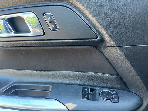 Used 2017 Ford Mustang Coupe RWD image 11