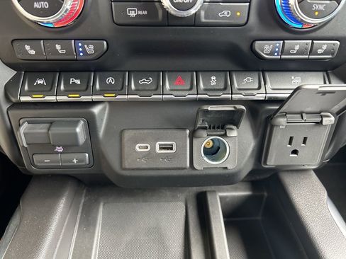 Used 2020 GMC Sierra 1500 SLT RWD image 17