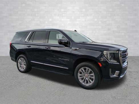 Used 2024 GMC Yukon SLT w/ SLT Luxury Package image 2