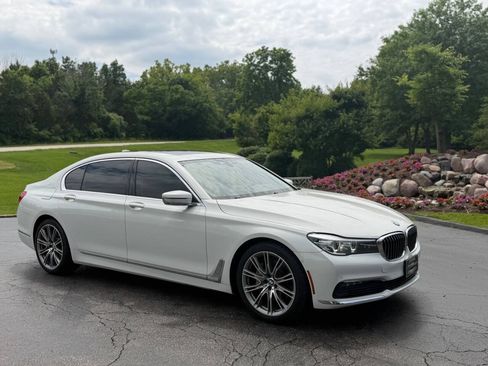Used 2016 BMW 740i RWD image 1