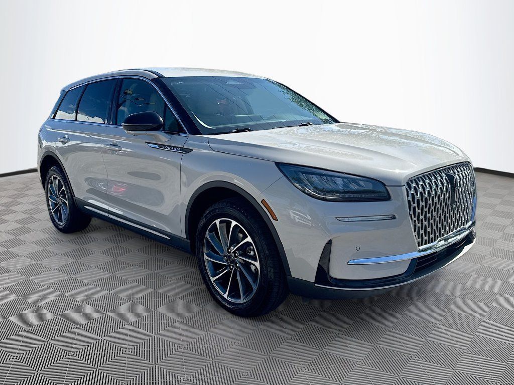 Used 2024 Lincoln Corsair AWD w/ Equipment Group 101A image 4