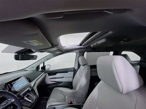 Used 2018 Honda Odyssey Elite image 13