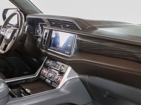 Used 2021 GMC Yukon Denali w/ Denali Premium Package image 31