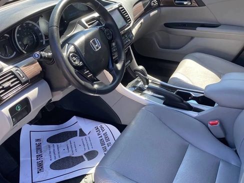 Used 2017 Honda Accord EX-L image 10