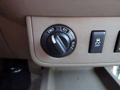 Used 2013 Nissan Frontier SV w/ SV Value Truck Pkg image 18