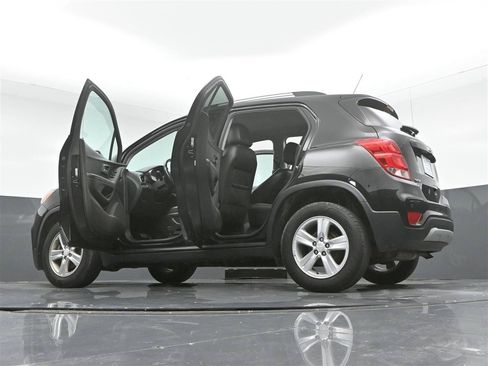 Used 2021 Chevrolet Trax LT w/ Driver Confidence Package FWD image 31