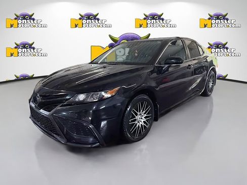 Used 2021 Toyota Camry SE FWD image 1