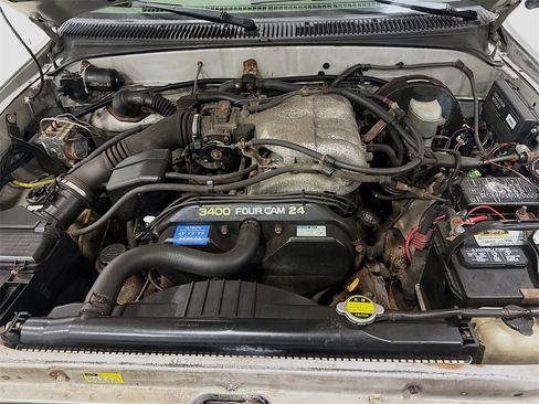 Used 2004 Toyota Tacoma 4x4 Xtracab V6 w/ SR5 Color-Keyed Pkg image 33