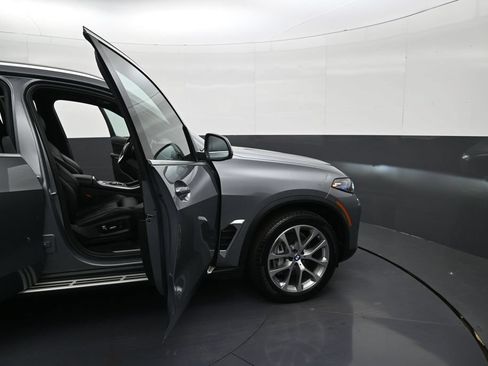 Used 2024 BMW X5 sDrive40i w/ Premium Package RWD image 9