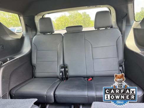 Used 2025 Chevrolet Traverse LT FWD image 29