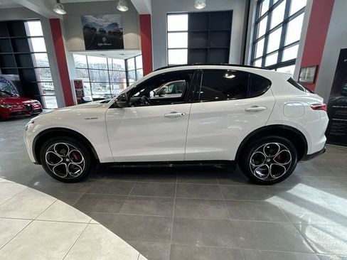Used 2024 Alfa Romeo Stelvio Veloce image 5