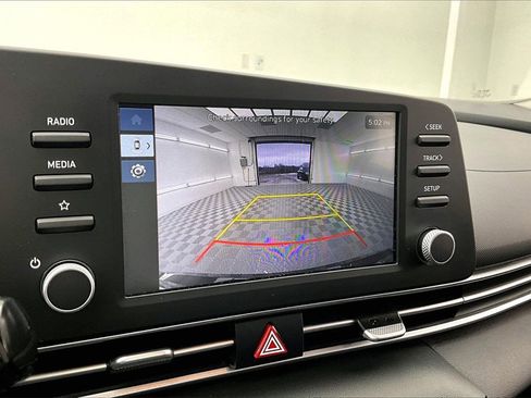 Used 2025 Hyundai Elantra SE image 21