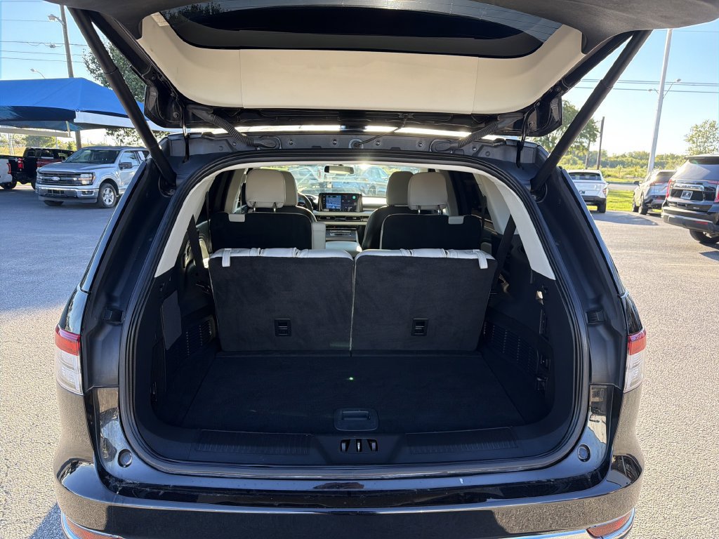 Used 2025 Lincoln Aviator 2WD image 10